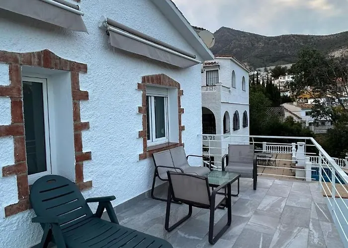 Dream Villa With Heated Swimming Pool, Jacuzzi, Waterfall, Heating Is Extra