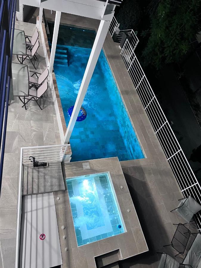 Dream With Heated Swimming Pool, Jacuzzi, Waterfall, Heating Is Extra Vil·la