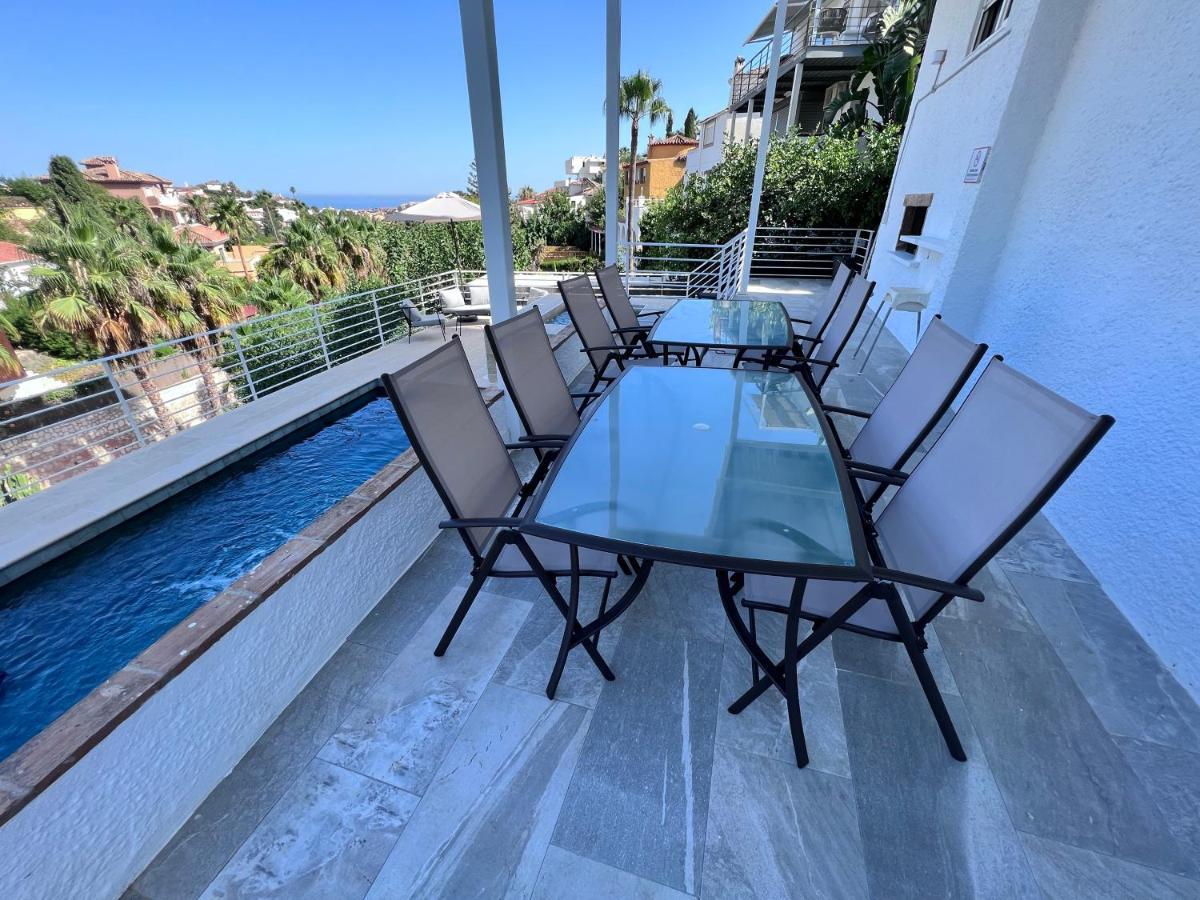 Dream With Heated Swimming Pool, Jacuzzi, Waterfall, Heating Is Extra Vil·la Benalmádena
